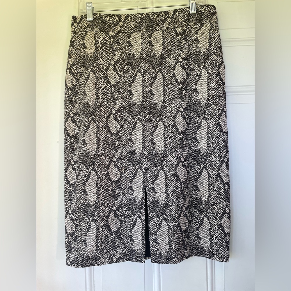 🔥🔥5/$25! Ann Taylor Woman’s Animal Print Pencil Skirt